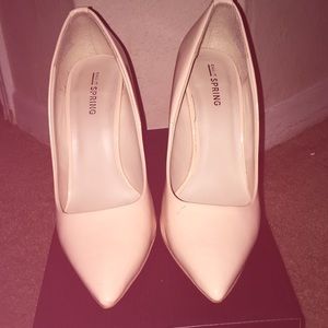 These are your standard classic high heels 👠.